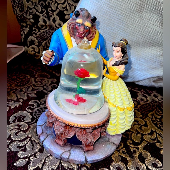 Beauty and the Beast Vintage Snow Globe - Picture 1 of 2